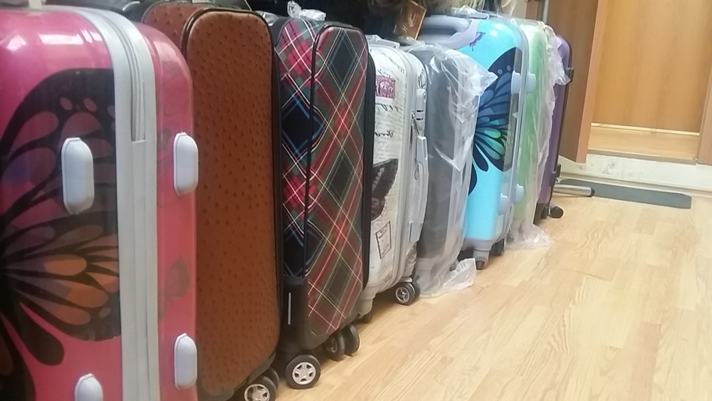 Легкие чемоданы недорого на Таганской в Москве