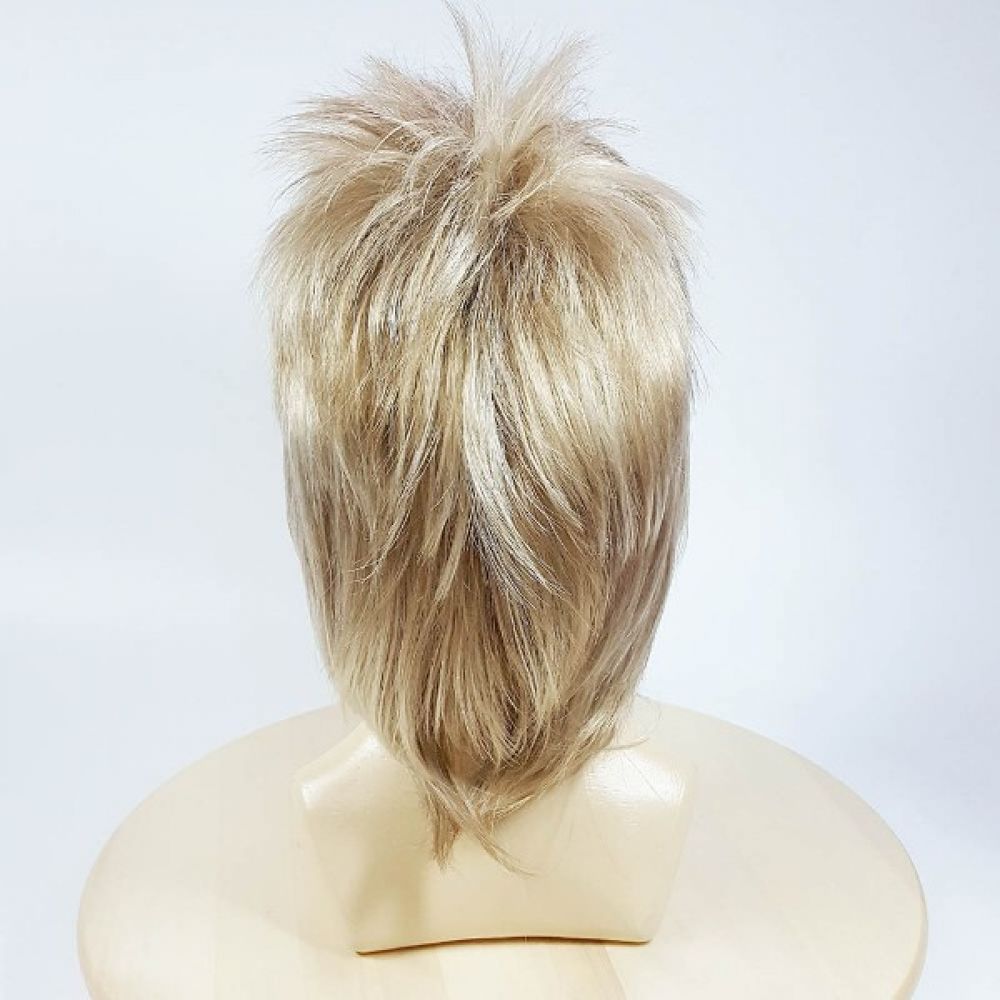 Срок службы искусственного. Женский искусственный парик 1970.