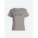 Модная женская футболка с принтом «1+1=3».