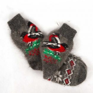 Классические новогодние шерстяные носки с парочкой снегирей