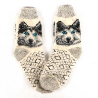 Изящные и стильные новогодние белые шерстяные носки с волчонком