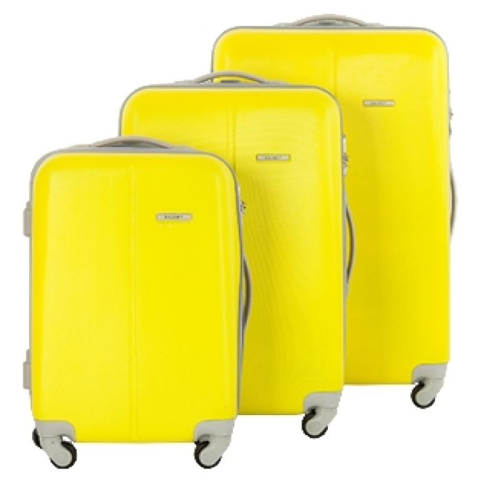 Пластиковый чемодан (желтый)