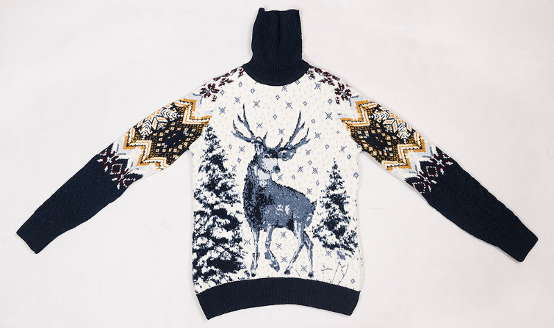 Женский свитер с оленями недорого в Москве Ланорд